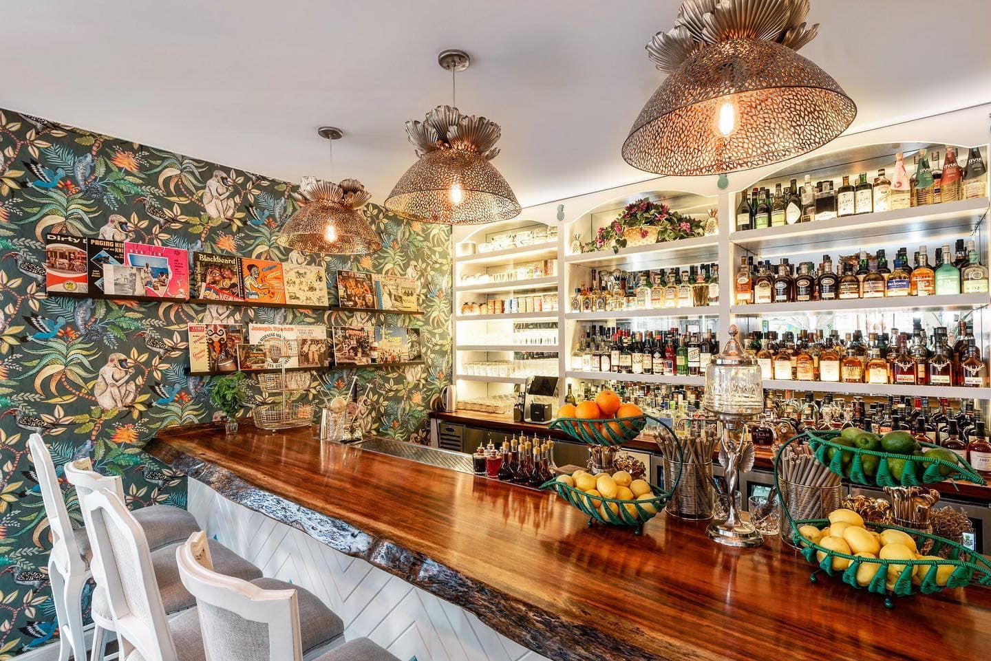 Bon Vivants Bar Image