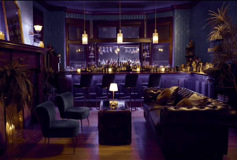 Agency in Milwaukee, WI Bar Image